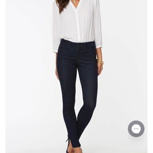 NYDJ AMI SKINNY jeans. Dark rinse. Size 8